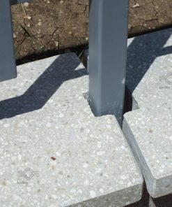 Szürke műkő kerítés fedlap kétoldali lejtéssel 5-7 cm vastag vízorral oszlop helyének kialakításával